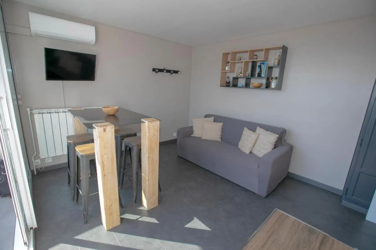 Castiello B&B Roccabruna 0*,  Francia